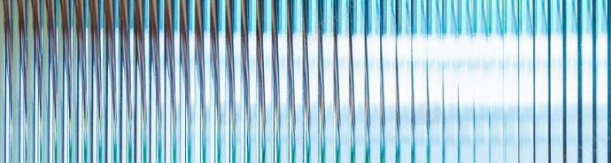 structuur glas , groeven, trend blue sky