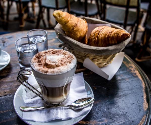 trend parijs, sfeer Parijs croissants en koffie
