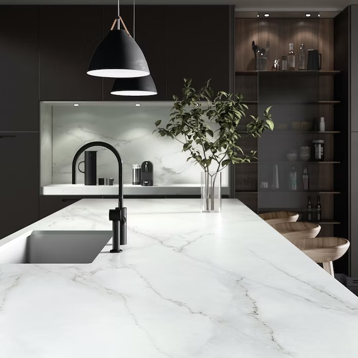 Dekton werkblad op keuken witte kleur