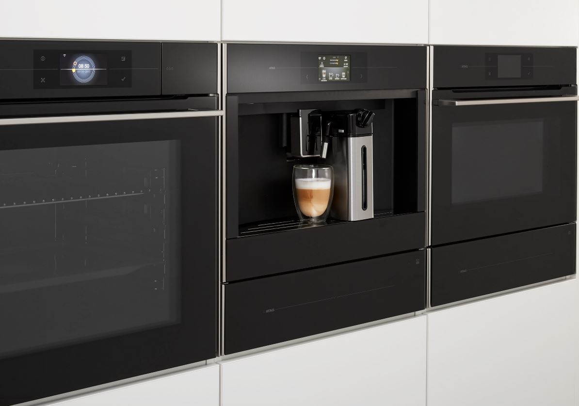 koffie apparaat met ovens naast