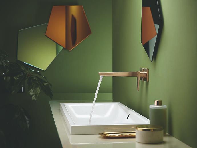 renovatie badkamer, trend Green Velvet, muurkraan Hansgrohe goud