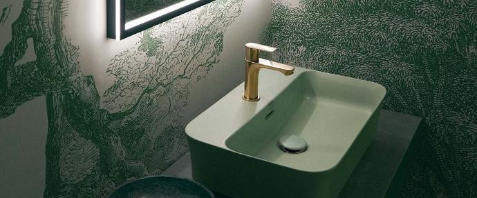 badkamer renovatie, trend green velvet, opbouwwastafel groen porselein Ideal standard